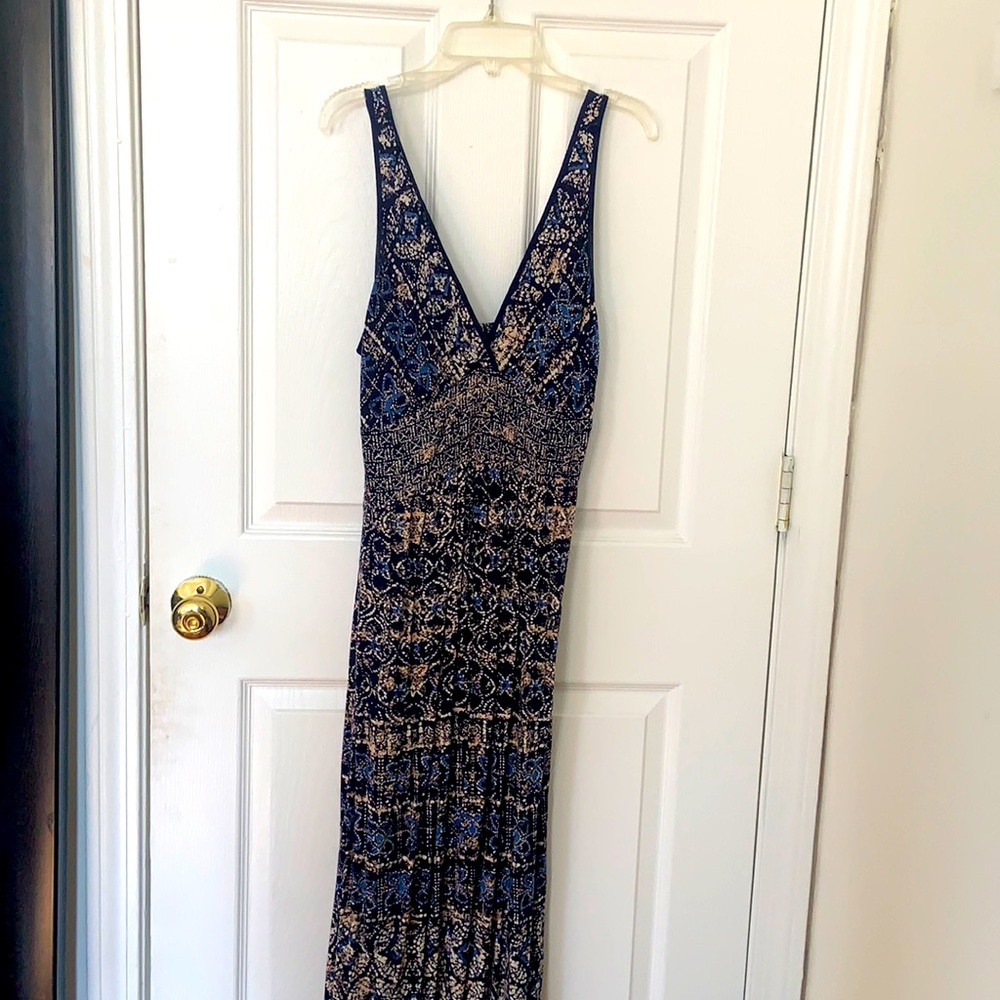 Navy maxi dress with adjustable sleeves!